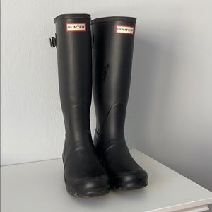 Tall hunter rainboots